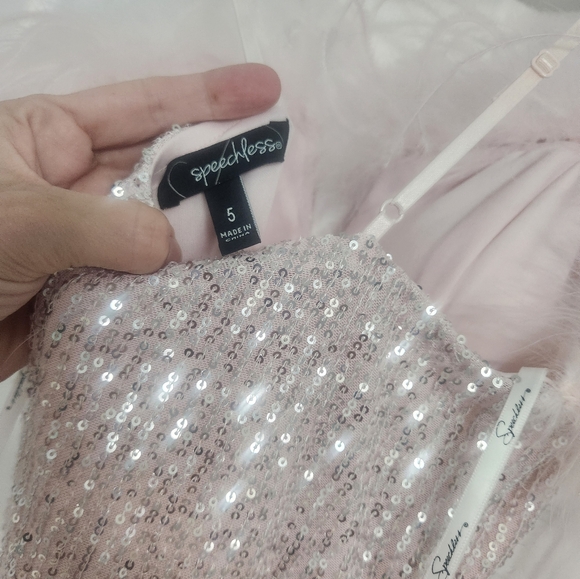 Size 5 soft pink sequined long formal dress - Picture 5 of 7